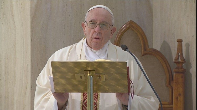 2020.05.02 Papa Francesco celebra la Messa a Casa Santa Marta