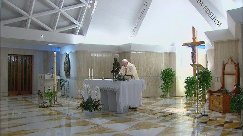 Le Pape prie pour que la paix r&egrave;gne dans les familles