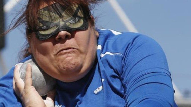 All'asta la mascherina di Diabolik della campionessa paralimpica Assunta Legnante