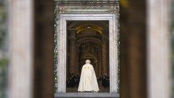 Papa Francisc deschide Poarta Sfântă la Jubileul milostivirii pe 8 decembrie 2015