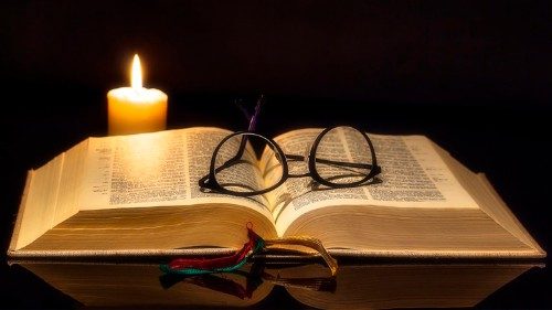 കൂടെ നിൽക്കുന്ന ദൈവവും വിശ്വസ്തത മറന്ന ജനവും