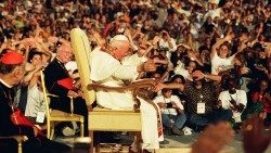 2020.08.19 Sfântul Ioan Paul al II-lea la Ziua Mondială a Tinerilor, Tor Vergata, Roma , 19.08.2000. 