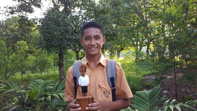 Weitgereister König mit seinem Besitzer