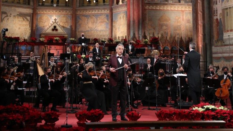 Andrea Bocelli zaśpiewa w Borgo Laudato Sì przy Leonie XIV 