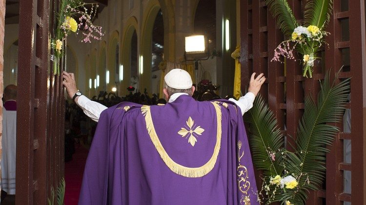 Pope Francis opens the Holy Door in the Cathedral of Bangui in 2015