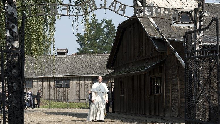 Papa visitou Auschwitz em 29 de julho de 2016