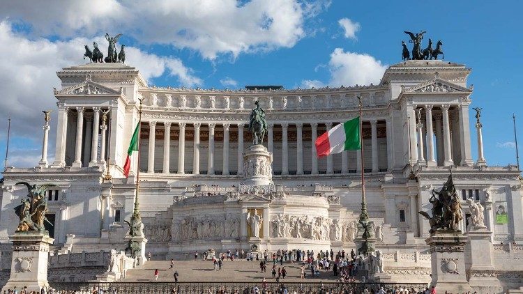 L'omaggio del 4 Novembre ai caduti all'altare della Patria a Roma