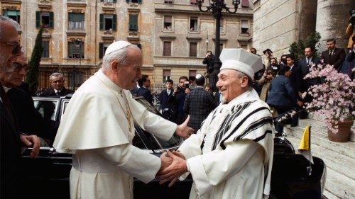 60 lat „Nostra aetate”: Papieże o braterstwie i dialogu między religiami