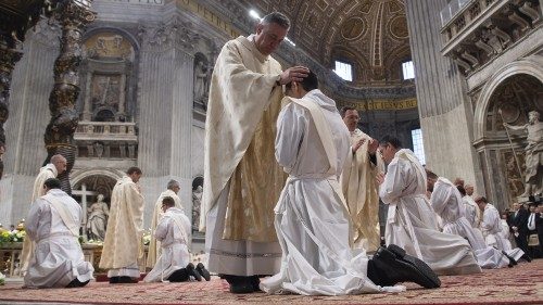 Leone XIV ai sacerdoti: nessun pastore &egrave; solo, rinnovare l'impegno formativo