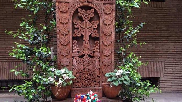 2021.04.24 Khatchkar del Collegio Armeno in memoria del Genocidio Armeno