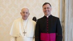 ഫ്രാൻസിസ് പാപ്പായും കർദ്ദിനാൾ റൊളാന്താസ് മക്റിസ്കാസും - ഫയൽ ചിത്രം