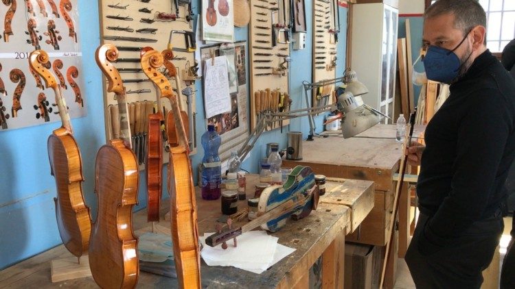 Geigenbau im Mailänder Gefängnis
