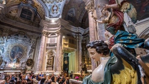 L'abbraccio del sacro nella "lunga notte delle Chiese"