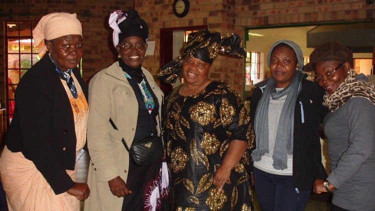 Mulheres católicas -  Africa