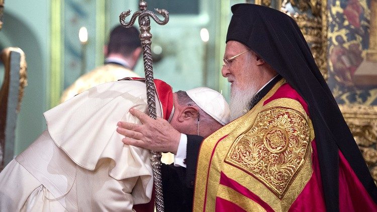 Der damalige Papst Franziskus 2014 mit dem Ökumenischen Patriarchen Bartholomaios in Istanbul