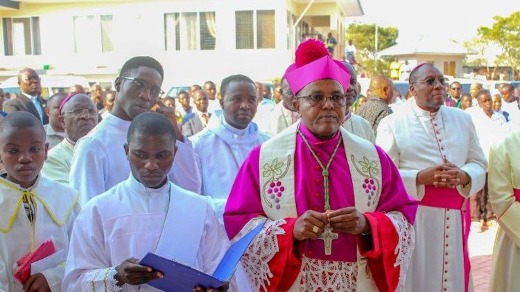 Askofu Joseph R. Mlola wa Kigoma ni tunda la Uru Seminari