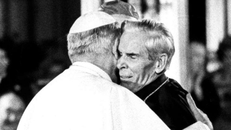 O arcebispo Fulton Sheen com João Paulo II