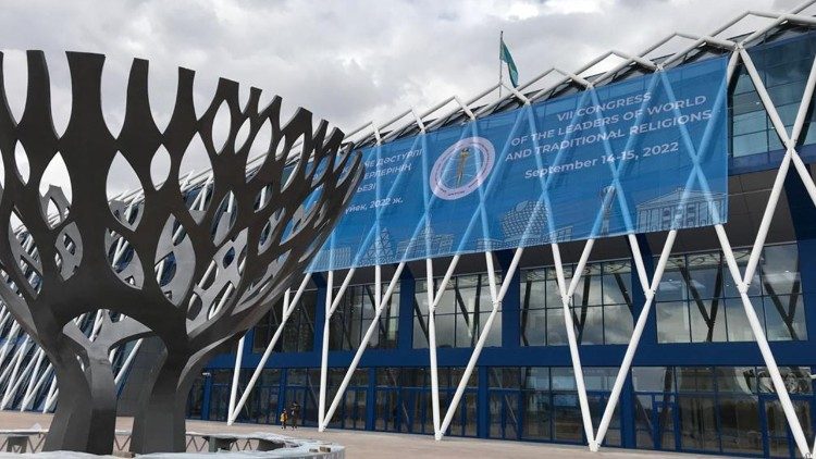 O Palácio da Independência em Astana acolhe o VIII Congresso de Líderes de Religiões Mundiais e Tradicionais