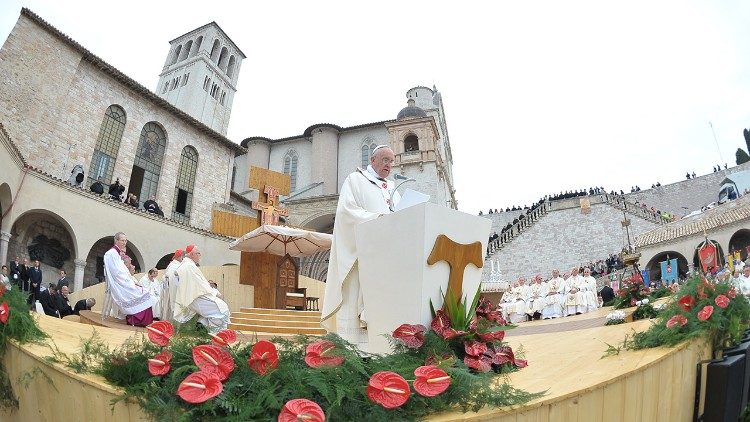 Papst Franziskus beim 1. Assisi-Besuch, zum Franziskustag am 4. Oktober 2013