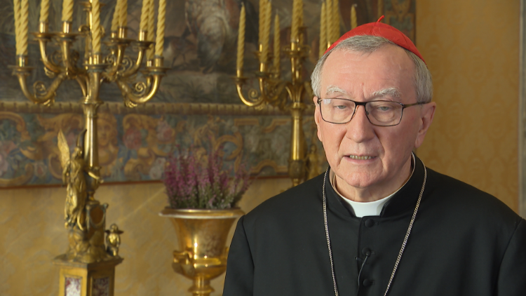 Kardinal Parolin bei einem Interview