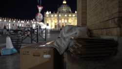 2022.11.11 Poveri Piazza San Pietro