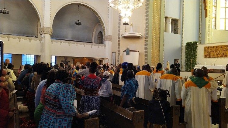 Katolinen messu Kallion kirkossa