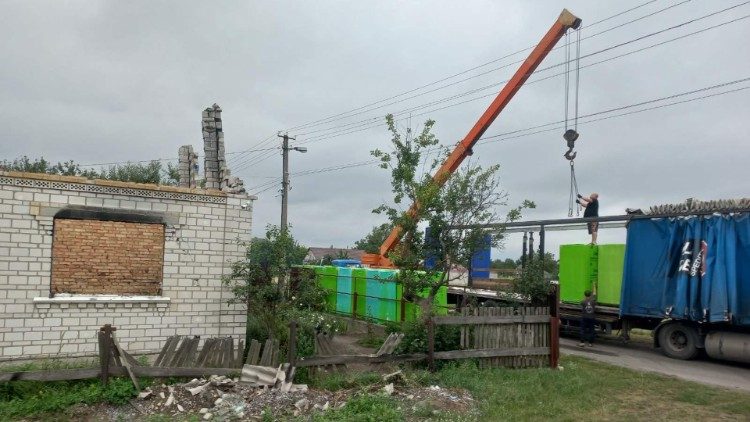 Una delle case ricostruite con il supporto della Congregazione delle Suore di Maria della Medaglia Miracolosa, 