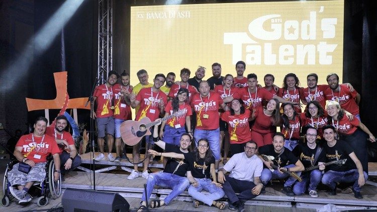 Il gruppo di giovani dell'equipe di Pastorale giovanile della Diocesi di Asti