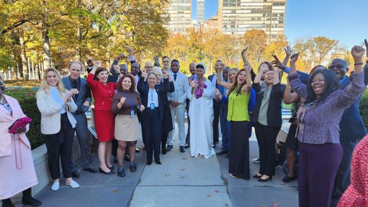 Jennifer Wortham and members of the Global Collaborative join First Lady Fatima Maada Bio of Sierra Leone in celebrating the UN vote, 7 November 2022 (Used with permission)