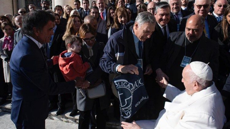 Rector de la Universidad Católica Argentina en la Audiencia General con el Papa Francisco.