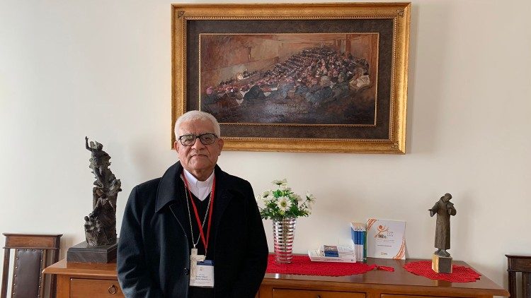 Monseñor Cabrejos en la Secretaría del Sínodo. 