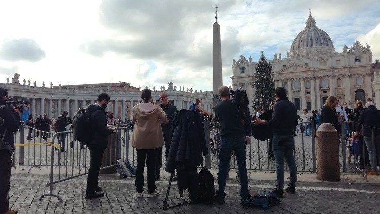 Kurz nach Bekanntwerden der Todesnachricht, am Petersplatz - Aufnahme von S. Stahlhofen