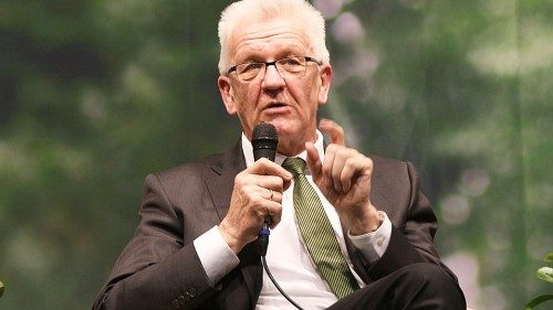 D: „S&auml;kulare Gesellschaft braucht die Kirchen“