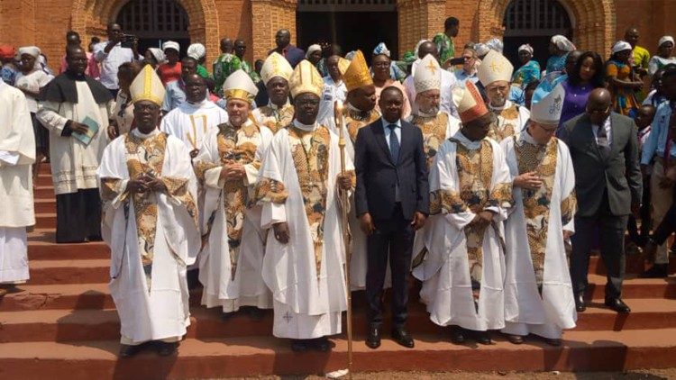 Photos des évêques centrafricains avec le président de la République, Faustin-Archange Touadéra. 