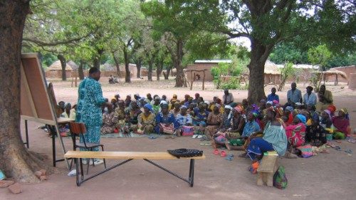 „Alphabetisierung gegen Krieg und Gewalt“