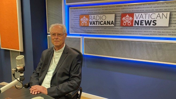 Bizzeti bei einem Besuch im Studio von Radio Vatikan