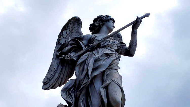 Jedna z figur anioł&oacute;w na moście Świętego Aniołą