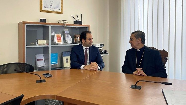 O juiz Abdelsalam e o cardeal Ayuso, organizadores do "Global Faith Summit on Climate Action" em Abu Dhabi