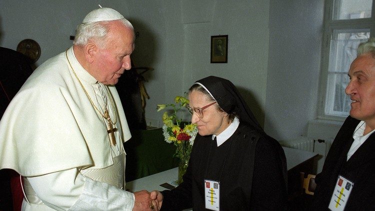 Papież - podr&oacute;ż apostolska na Węgry w 1996 r.