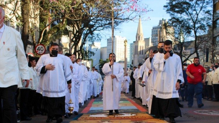 Kristo Yesu anaendelea kuandamana na waja wake katika historia na maisha
