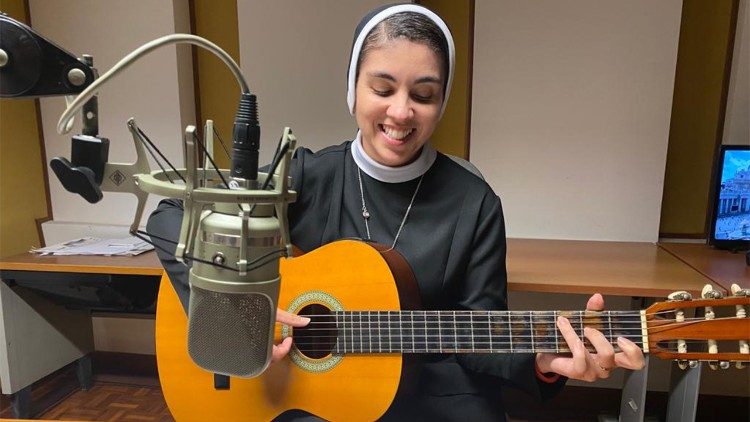 Irmã Grazielle Rigotti quando colaborou com a redação brasileira da Rádio Vaticano