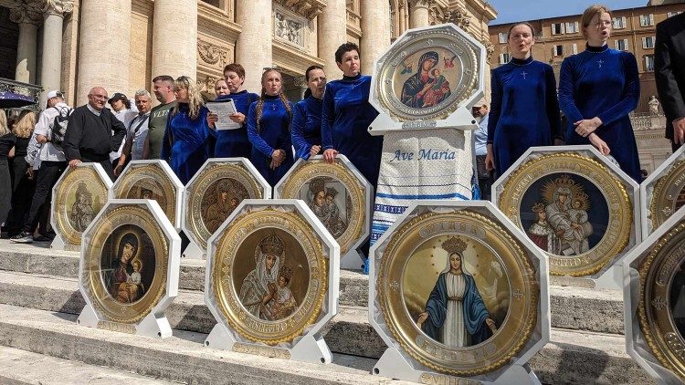 Копіі марыйных абразоў з Беларусі падчас выстаўлення ў Ватыкане