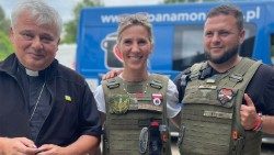 Kardināls Krajevskis un brīvprātīgie Hersonā 2023. gadā