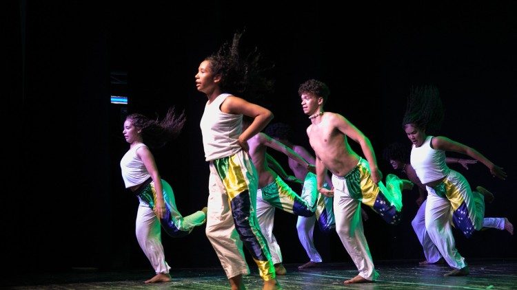 Le spectacle "Laudato Si'" du chorégraphe brésilien Rodrigo Baima.