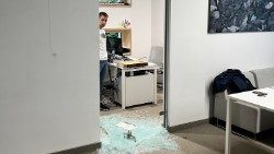 Częściowe zniszczenia w jednym z akademików Ukraińskiego Uniwersytetu Katolickiego po rosyjskim ostrzale, 7 lipca 2023