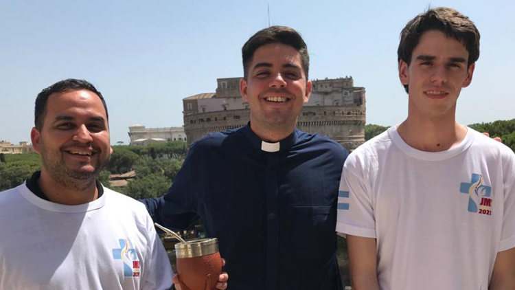 2023.07.16 कॉर्डोबा महाधर्मप्रांत के युवा वटिकन न्यूज ऑफिस  का दौरा किया