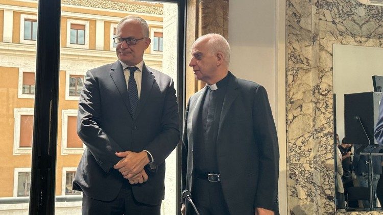 Il sindaco Gualtieri e monsignor Fisichella alla conferenza stampa