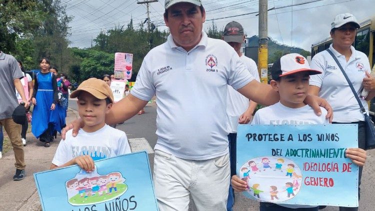 Honduras marcha contra la ideología de género