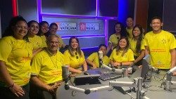 2023.07.29 Wanahia vijana kutoka Brazil walipitia mjini Vatican  wakielekea Lisbon katika maadhimisho ya Siku ya vijana 2023.