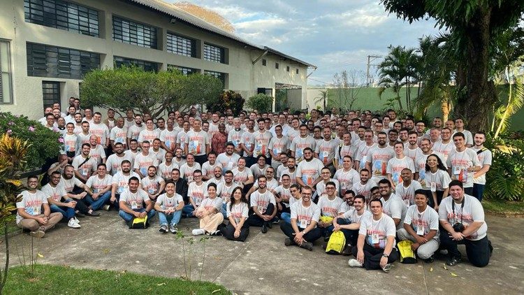 Foto de grupo dos participantes da formação missionária